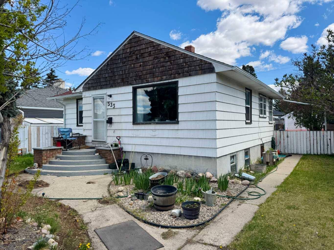 Lethbridge, AB T1J 3M9,533 23 ST S