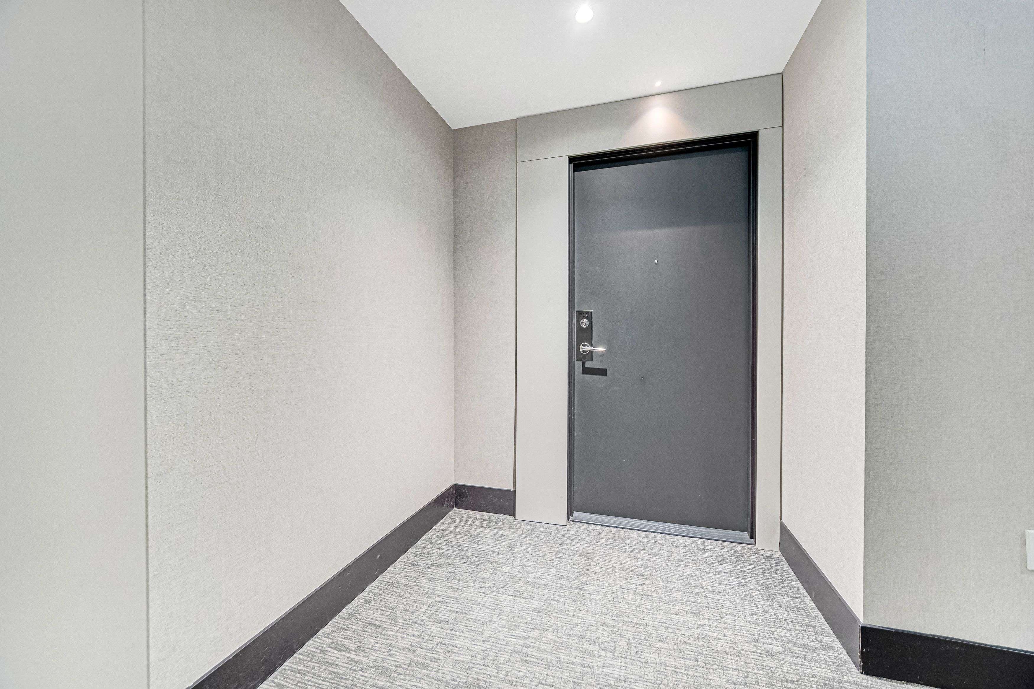 Toronto C04, ON M5M 1B1,250 Lawrence AVE W #309