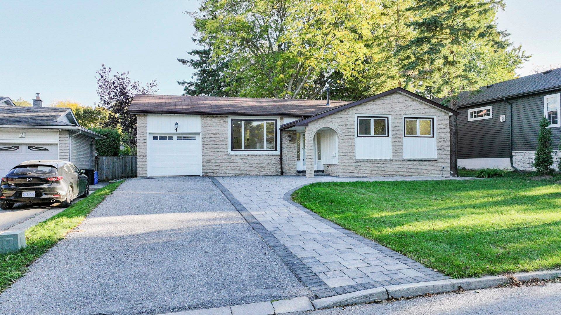 Markham, ON L3P 2Z5,4 Sir Brandiles PL