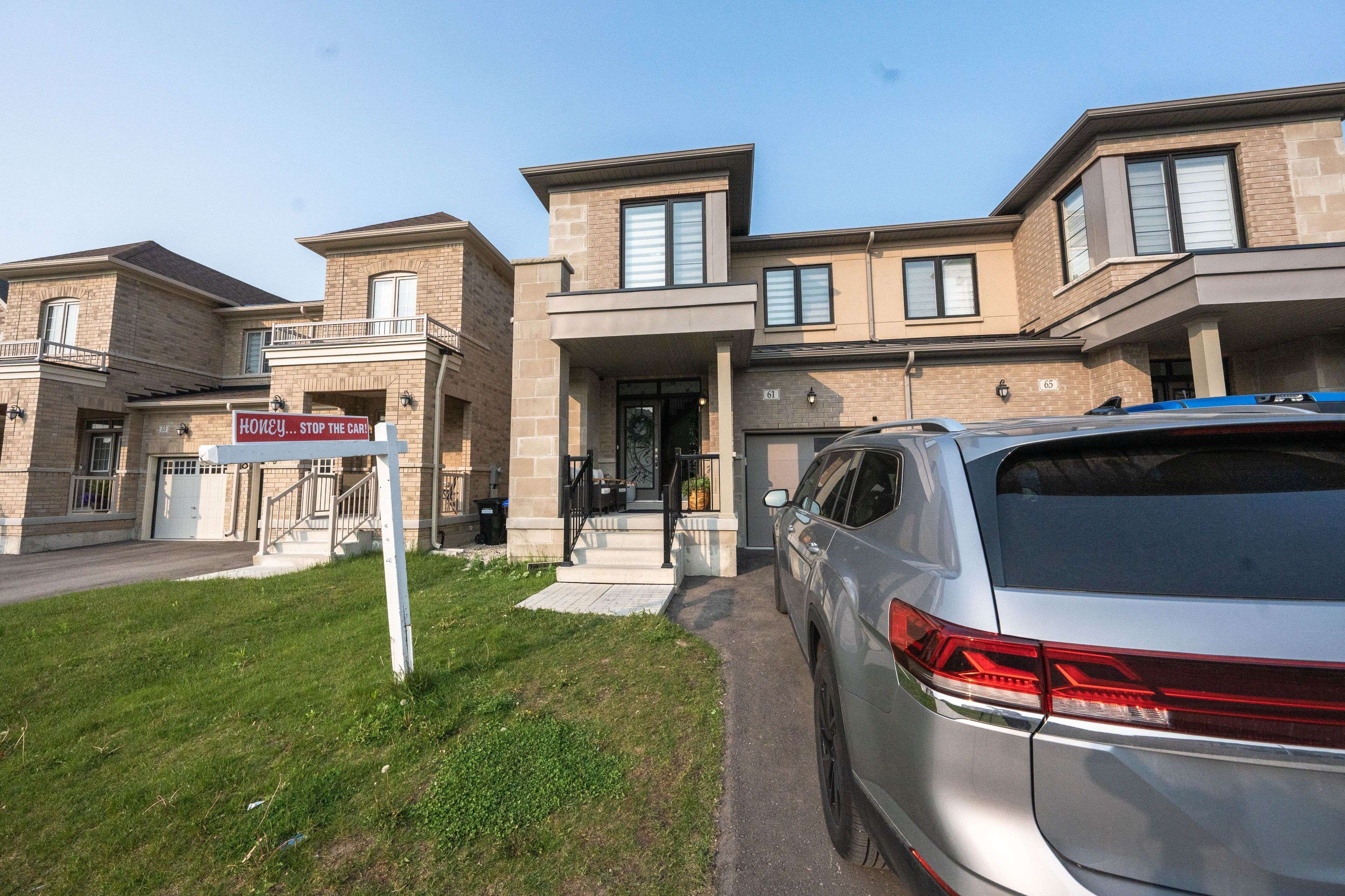 Bradford West Gwillimbury, ON L3Z 4K3,61 Tiberini WAY