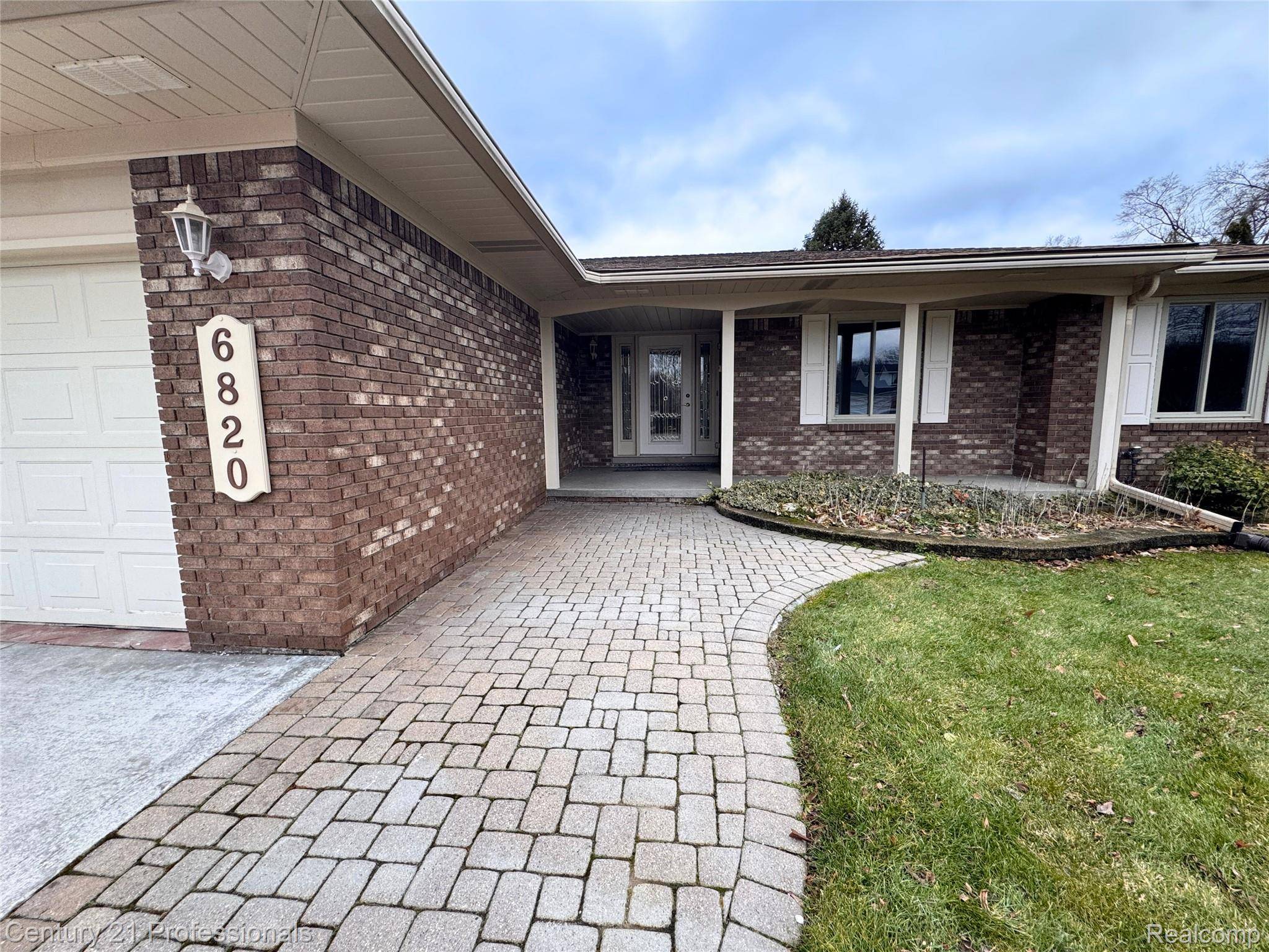 Troy, MI 48085,6820 Emerald Shores DR