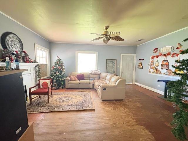 Omaha, TX 75571,201 W Daingerfield Street