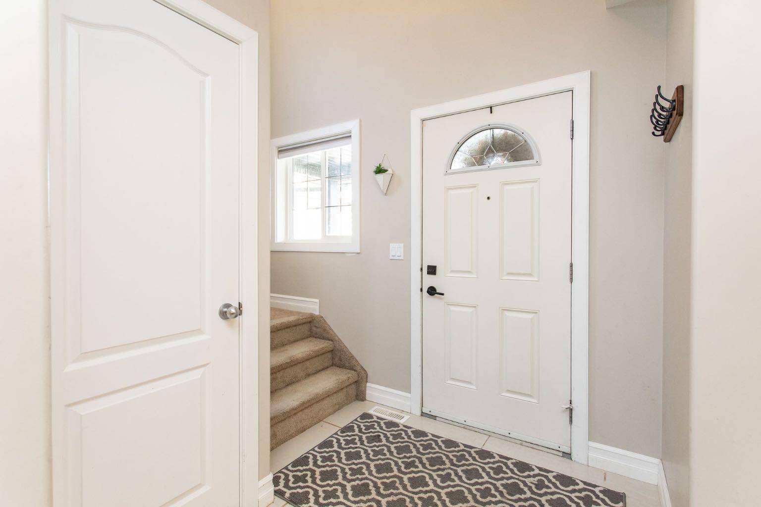 Blackfalds, AB T4M 0E3,5 Pine CRES