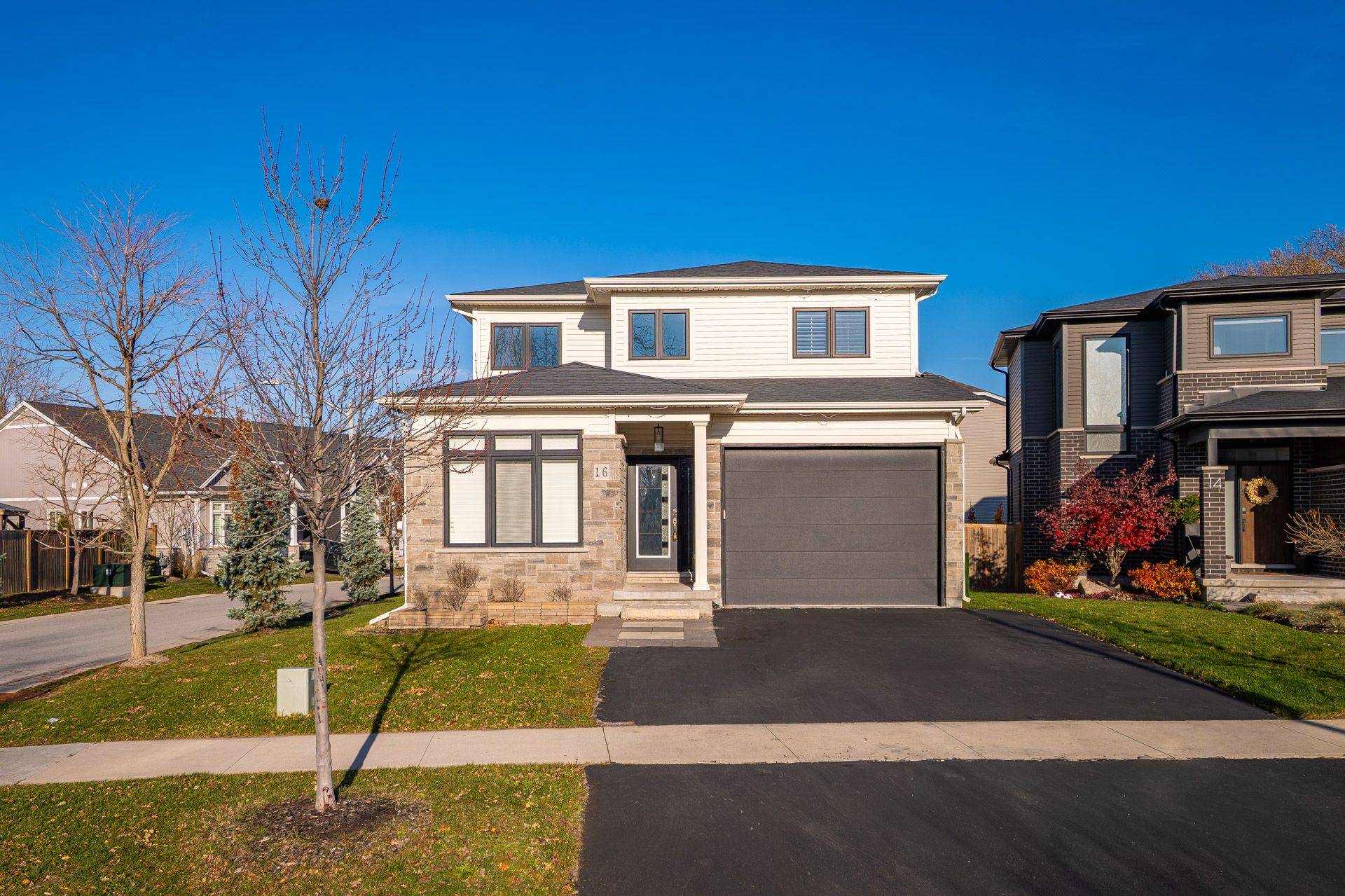 St. Catharines, ON L2N 0B1,16 Olde School CT