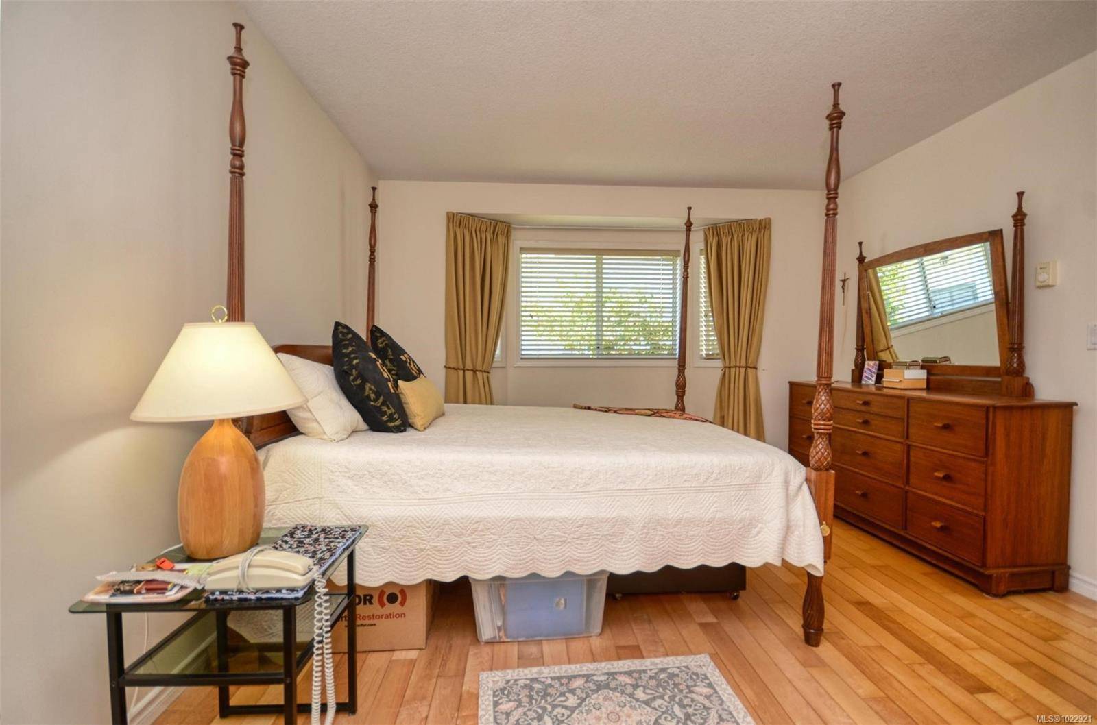 Saanich, BC V8Y 2X5,5156 Cordova Bay Rd #7