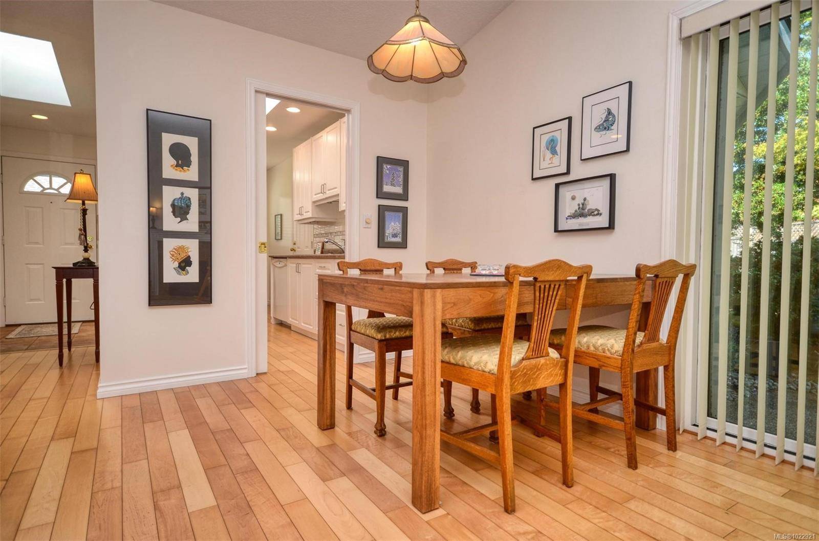 Saanich, BC V8Y 2X5,5156 Cordova Bay Rd #7