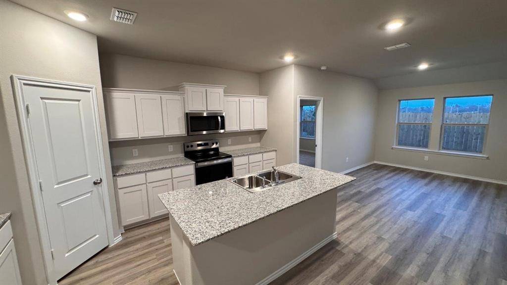 Cleburne, TX 76033,560 MARSH Street