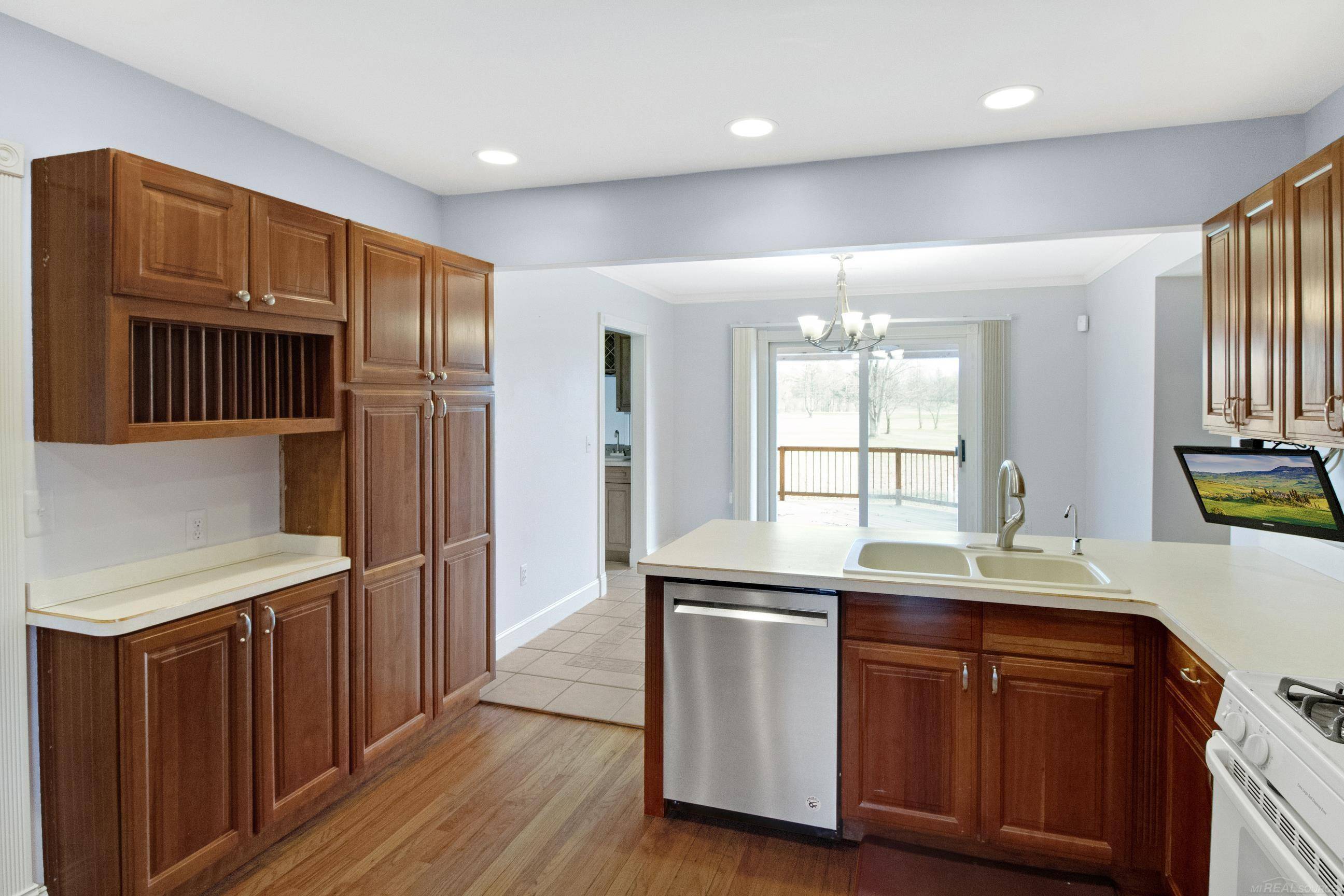 Macomb, MI 48042,50496 N North AVE