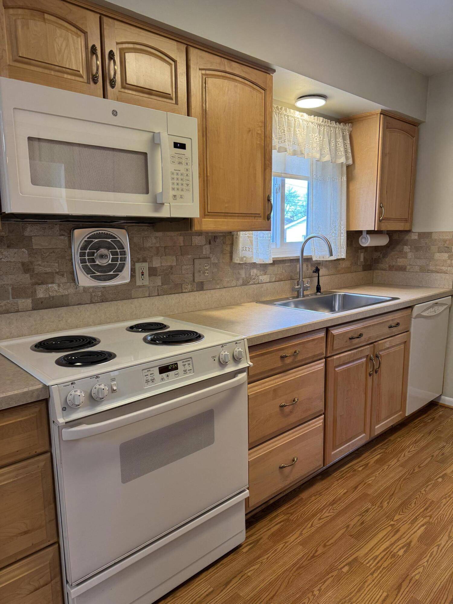 Westland, MI 48185,7767 N Henry Ruff RD