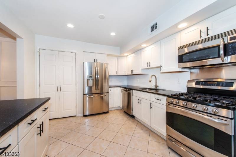 Wayne Twp., NJ 07470,44 Littlewood Ct