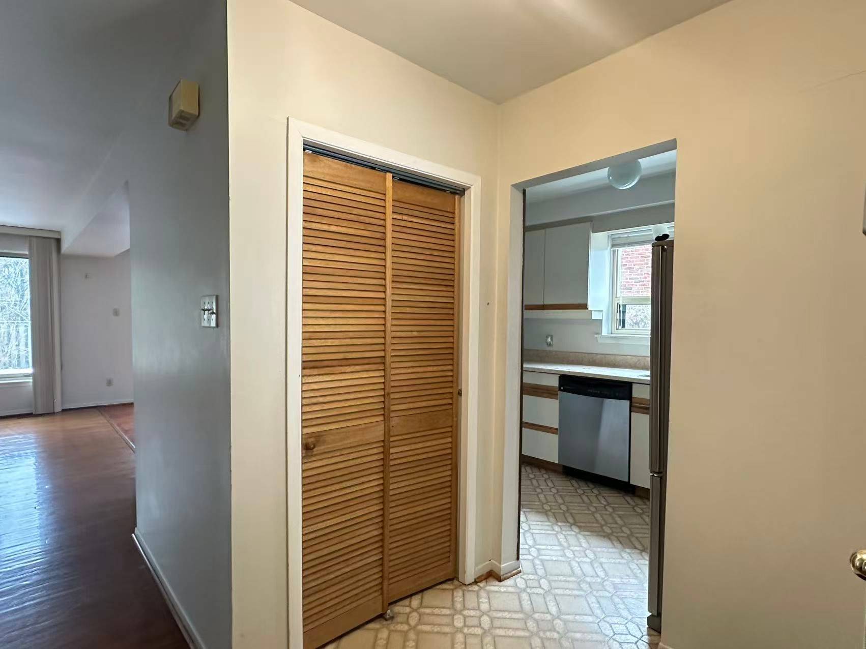 Toronto C15, ON M2J 3M9,63 Cairnside CRES