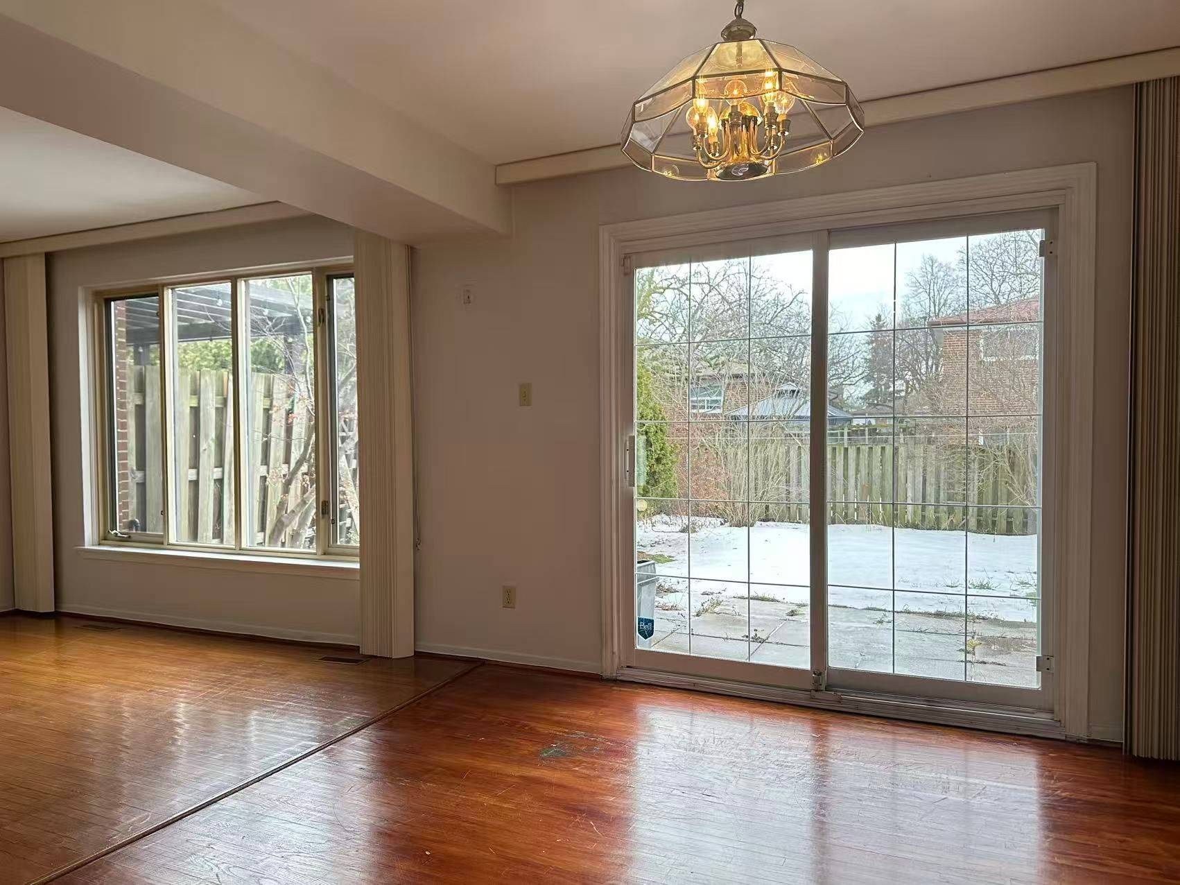 Toronto C15, ON M2J 3M9,63 Cairnside CRES