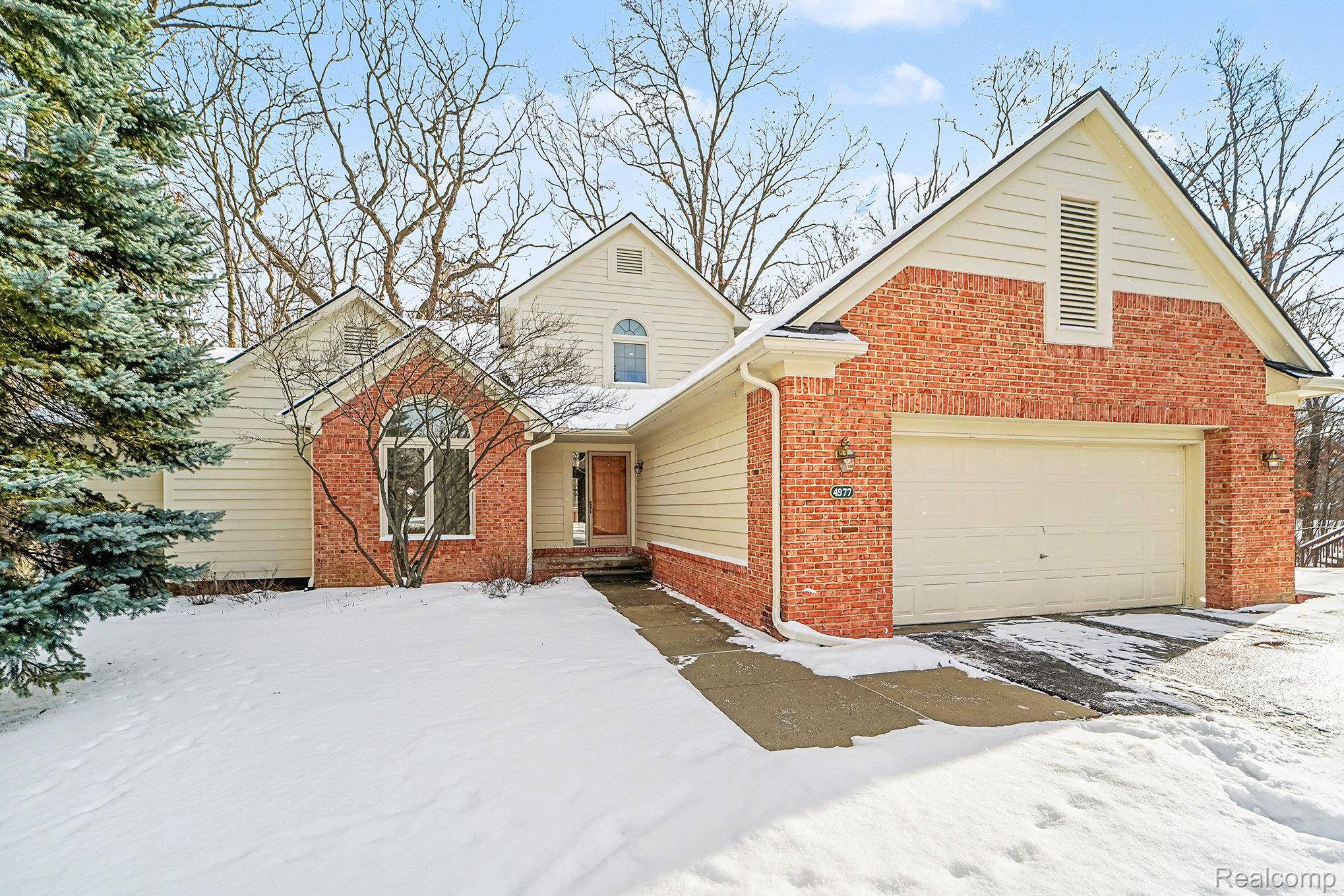 West Bloomfield, MI 48323,4977 Briarwood CIR