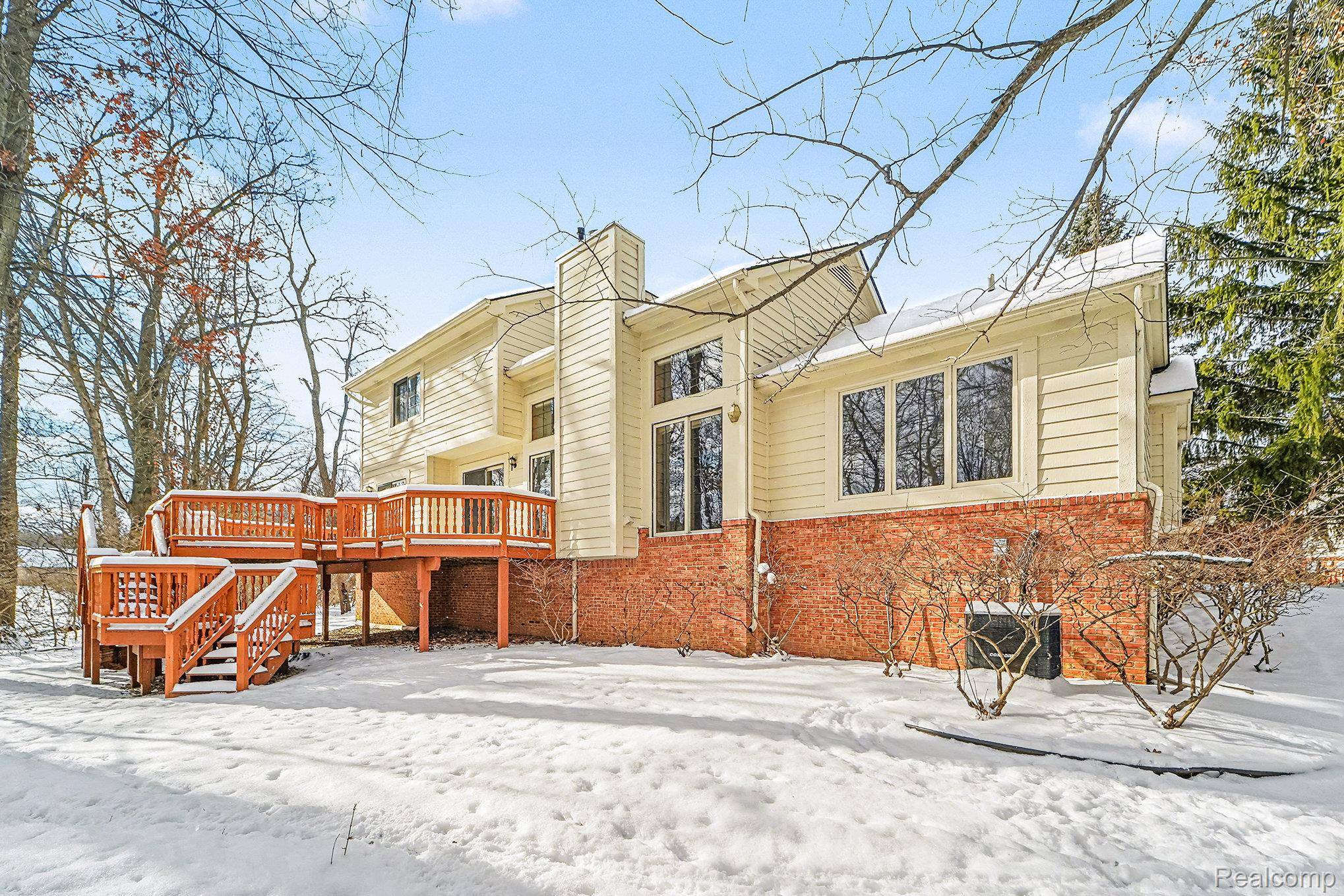 West Bloomfield, MI 48323,4977 Briarwood CIR