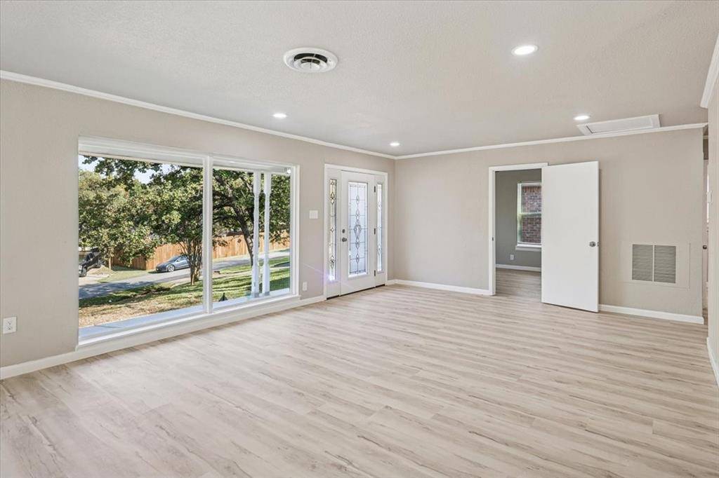 Arlington, TX 76016,5806 mountainwood