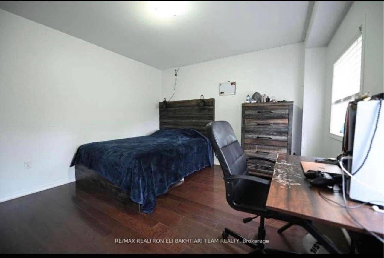 Innisfil, ON L9S 0G3,1226 Leslie DR #Room 2