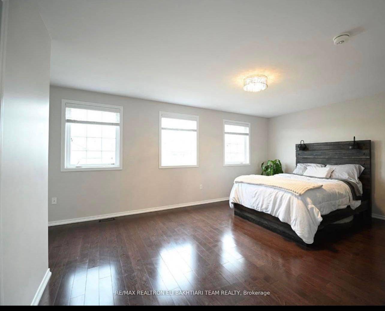 Innisfil, ON L9S 0G3,1226 Leslie DR #Master Room
