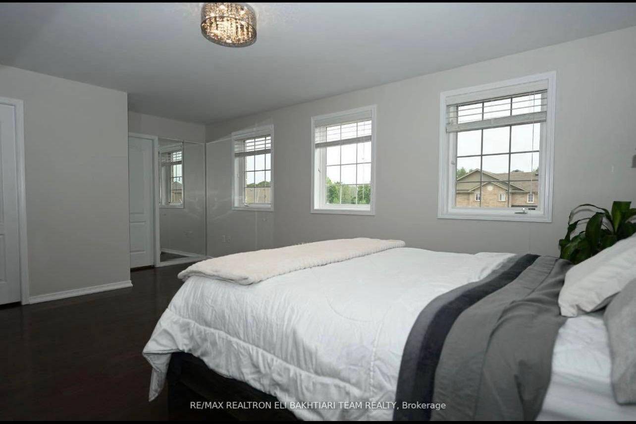 Innisfil, ON L9S 0G3,1226 Leslie DR #Master Room