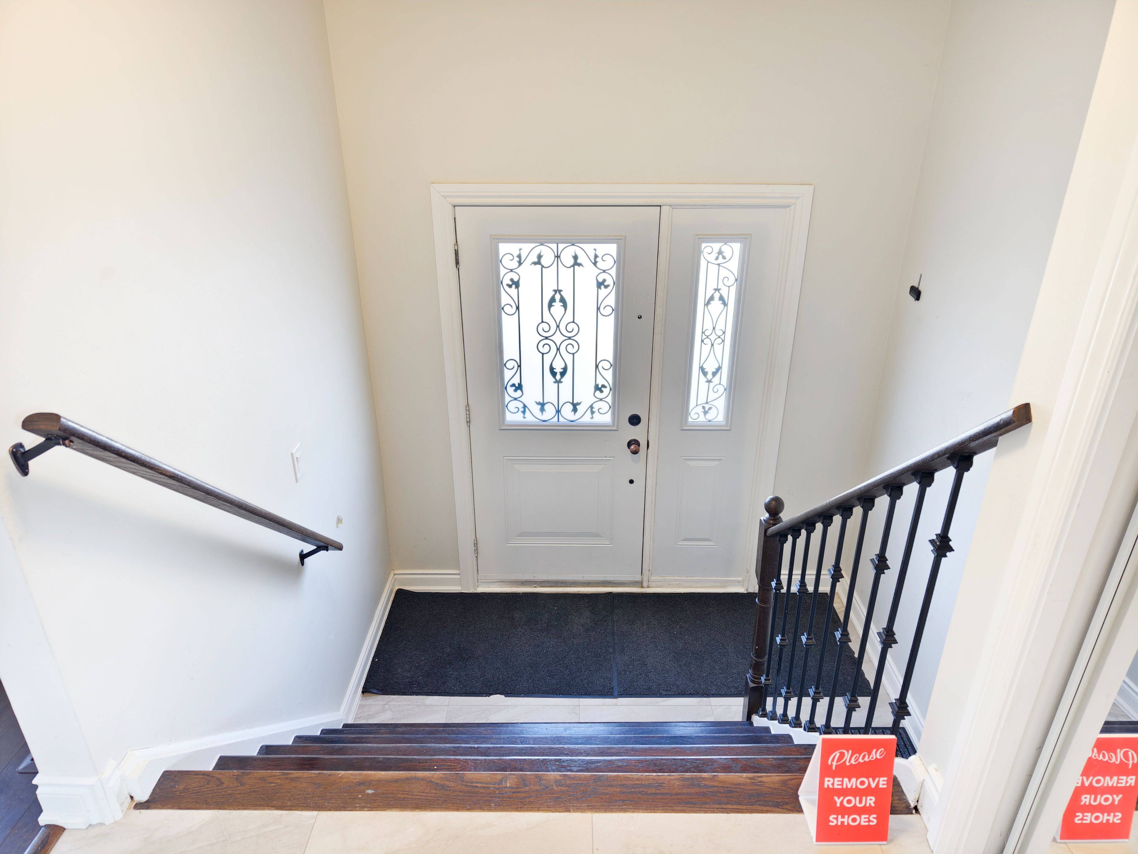 Mississauga, ON L5L 1H7,2615 Windjammer RD #Upper