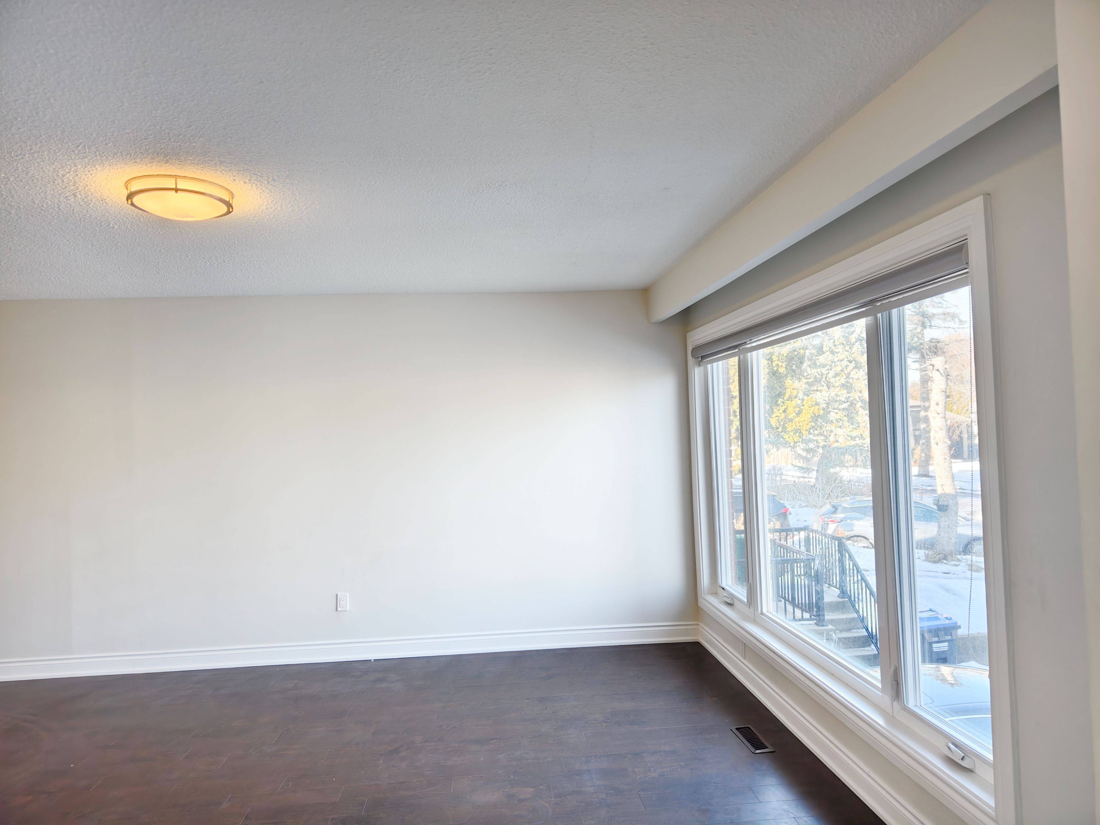 Mississauga, ON L5L 1H7,2615 Windjammer RD #Upper