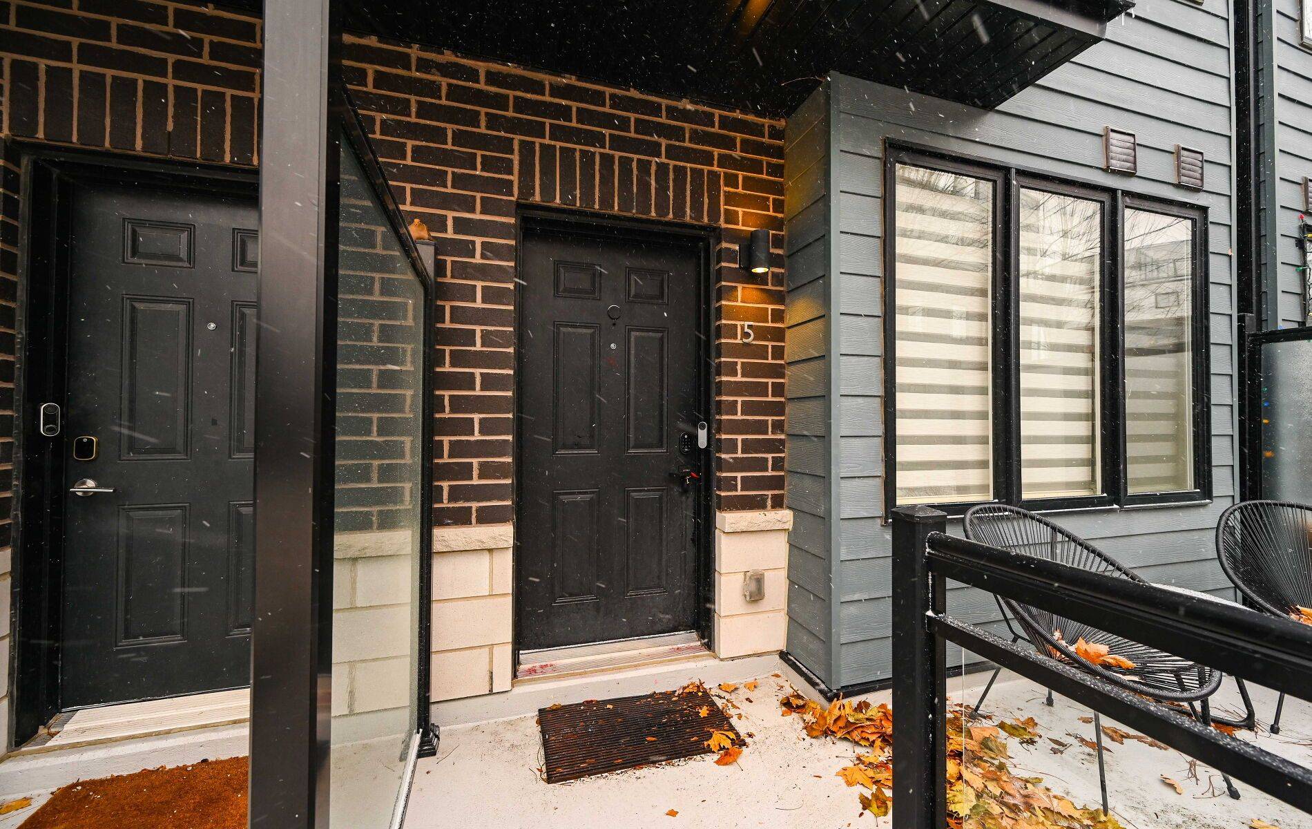 Mississauga, ON L5J 0B3,2232 Bromsgrove RD #5