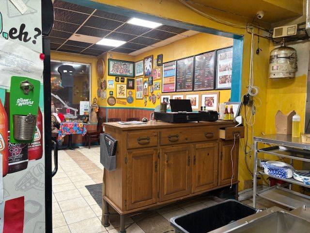 Lower Town - Sandy Hill, ON K1N 5Z6,506 RIDEAU ST