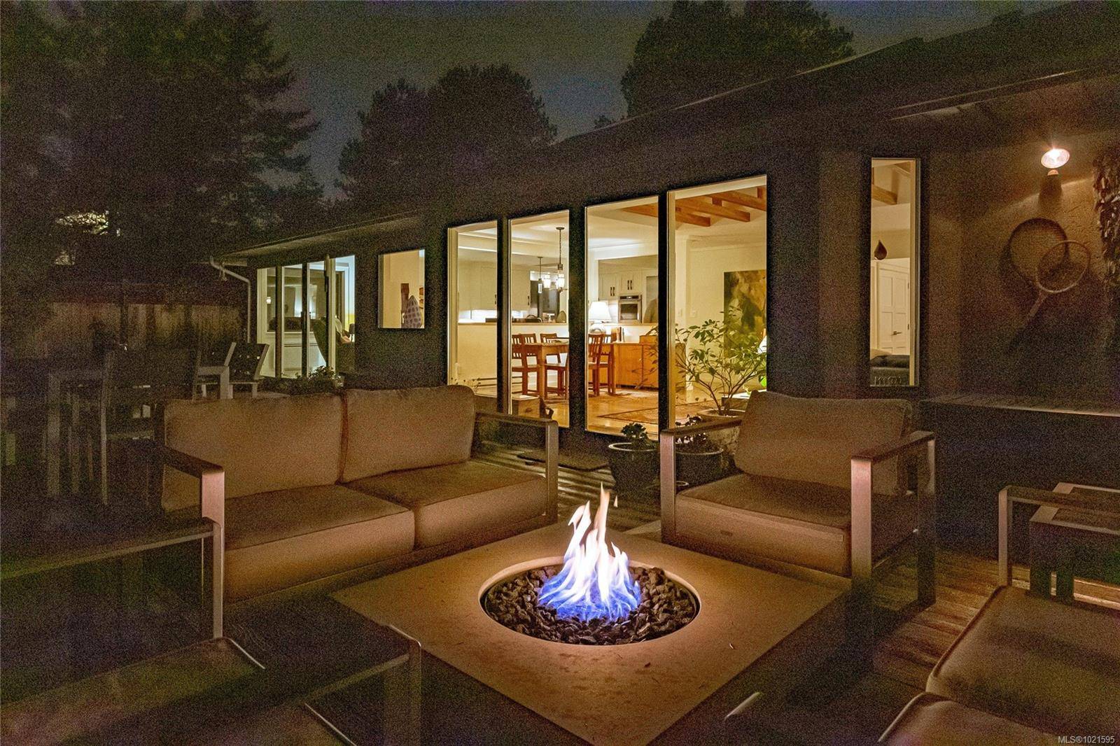 Saanich, BC V8N 6C2,3955 Burchett Pl