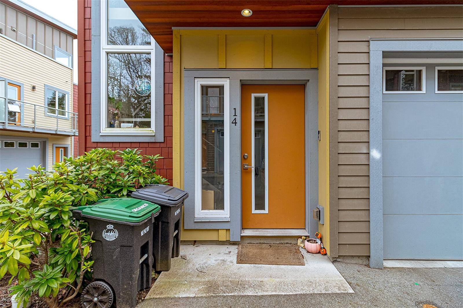 View Royal, BC V9B 1G3,235 Island Hwy #14