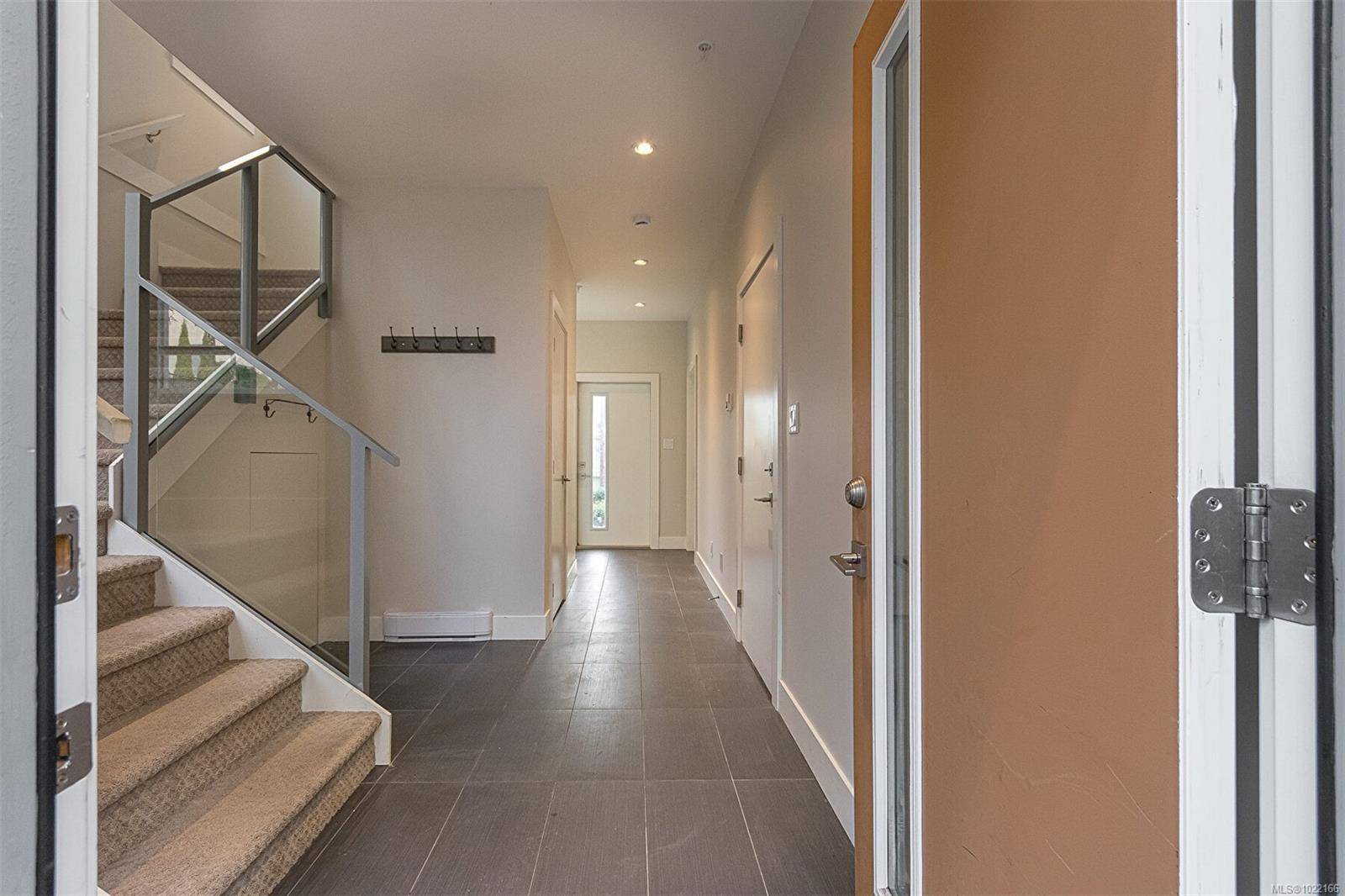 View Royal, BC V9B 1G3,235 Island Hwy #14