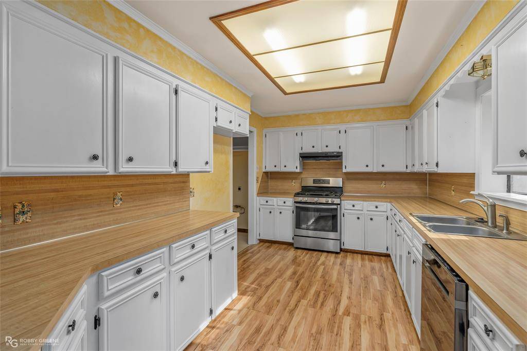 Bossier City, LA 71112,5702 Golden Meadows Drive