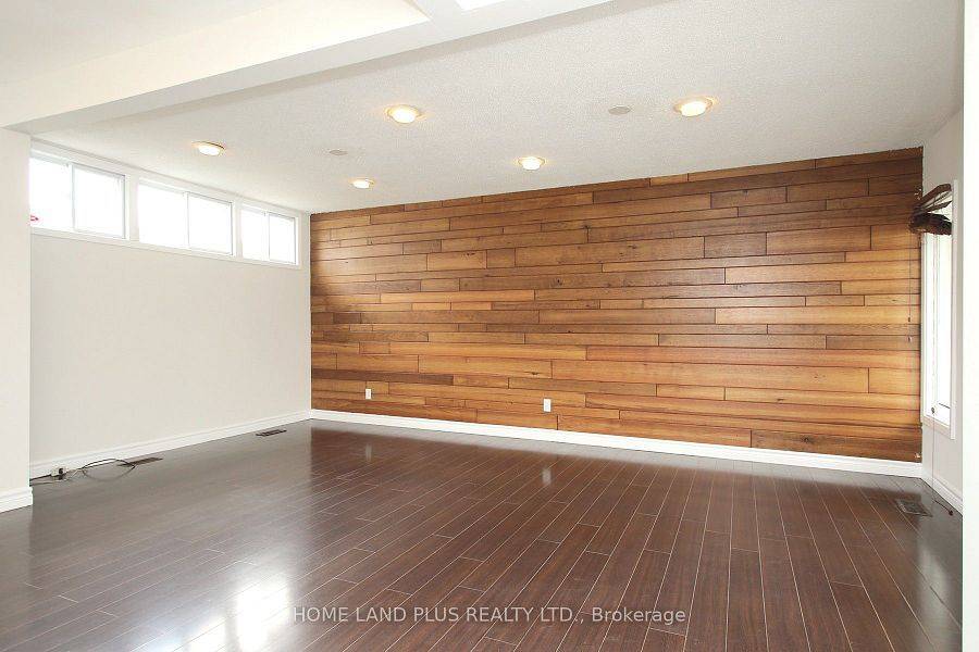 Toronto C14, ON M2N 3C3,189 Maplehurst AVE #Mainfl