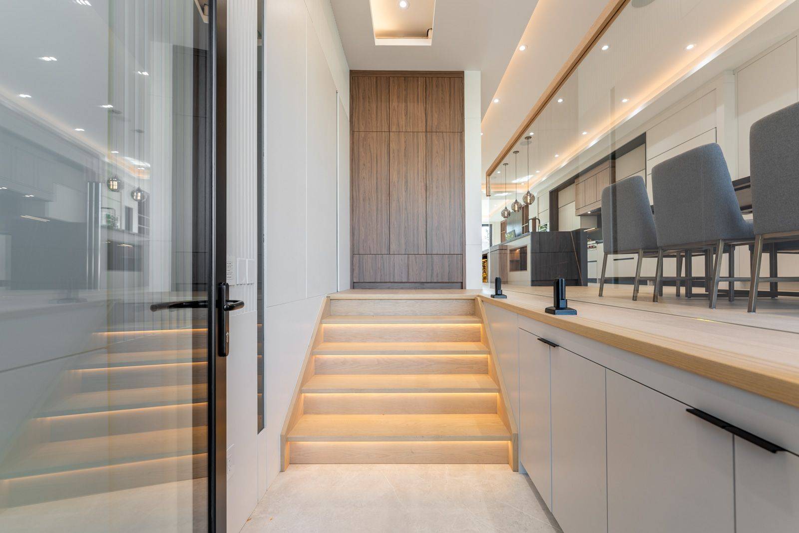 Toronto C04, ON M5M 1N2,359 Cranbrooke AVE