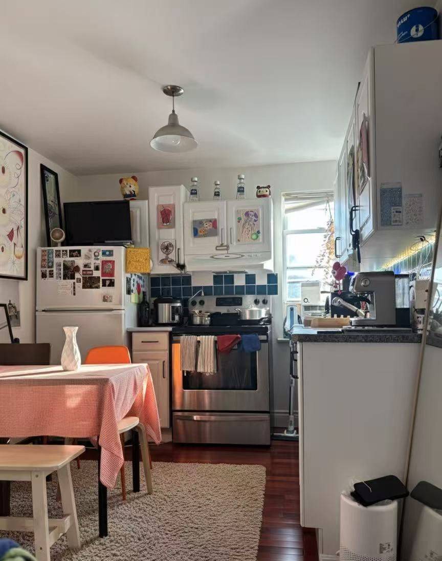 Toronto C01, ON M6G 3T7,706 Ossington AVE #Third