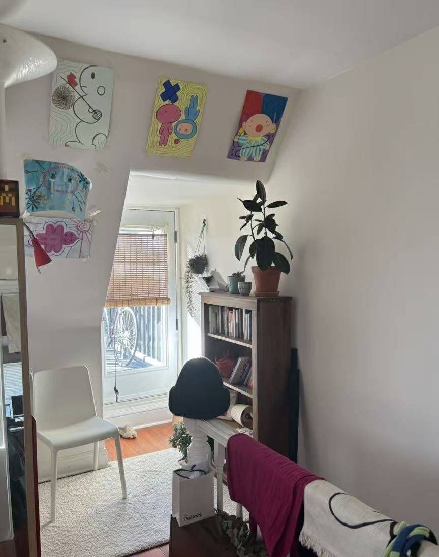 Toronto C01, ON M6G 3T7,706 Ossington AVE #Third