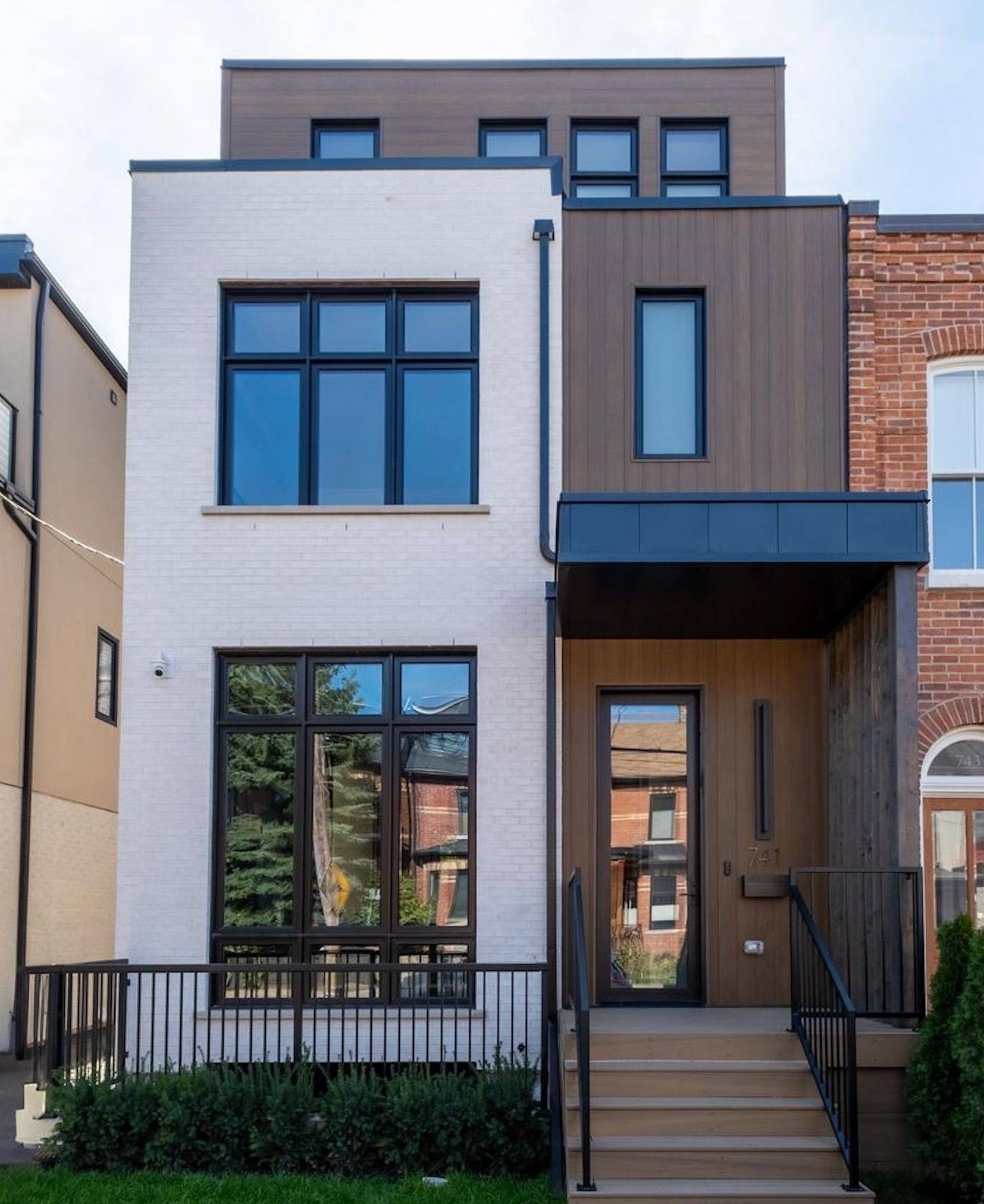 Toronto C01, ON M6J 1C4,741 Richmond ST W