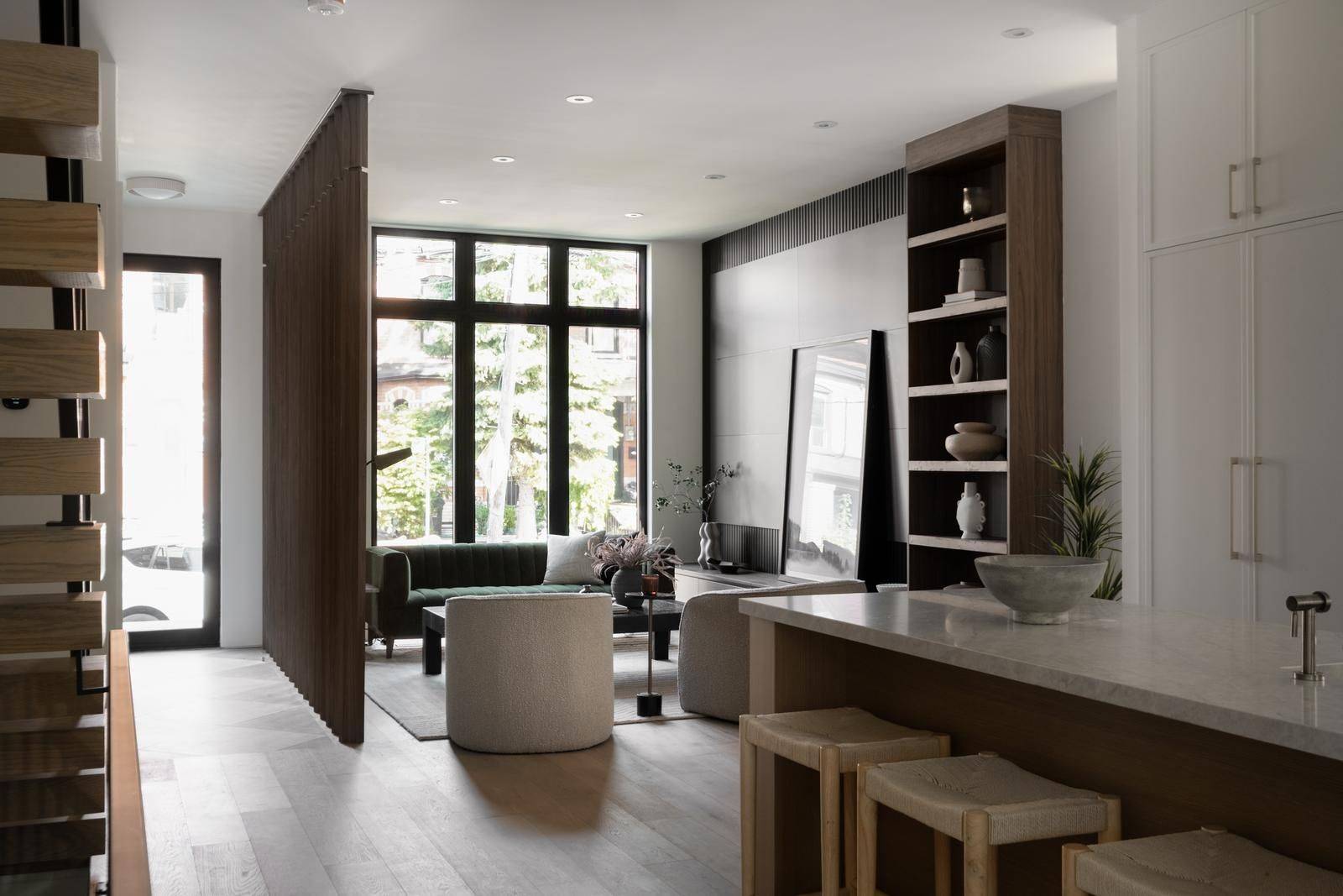 Toronto C01, ON M6J 1C4,741 Richmond ST W