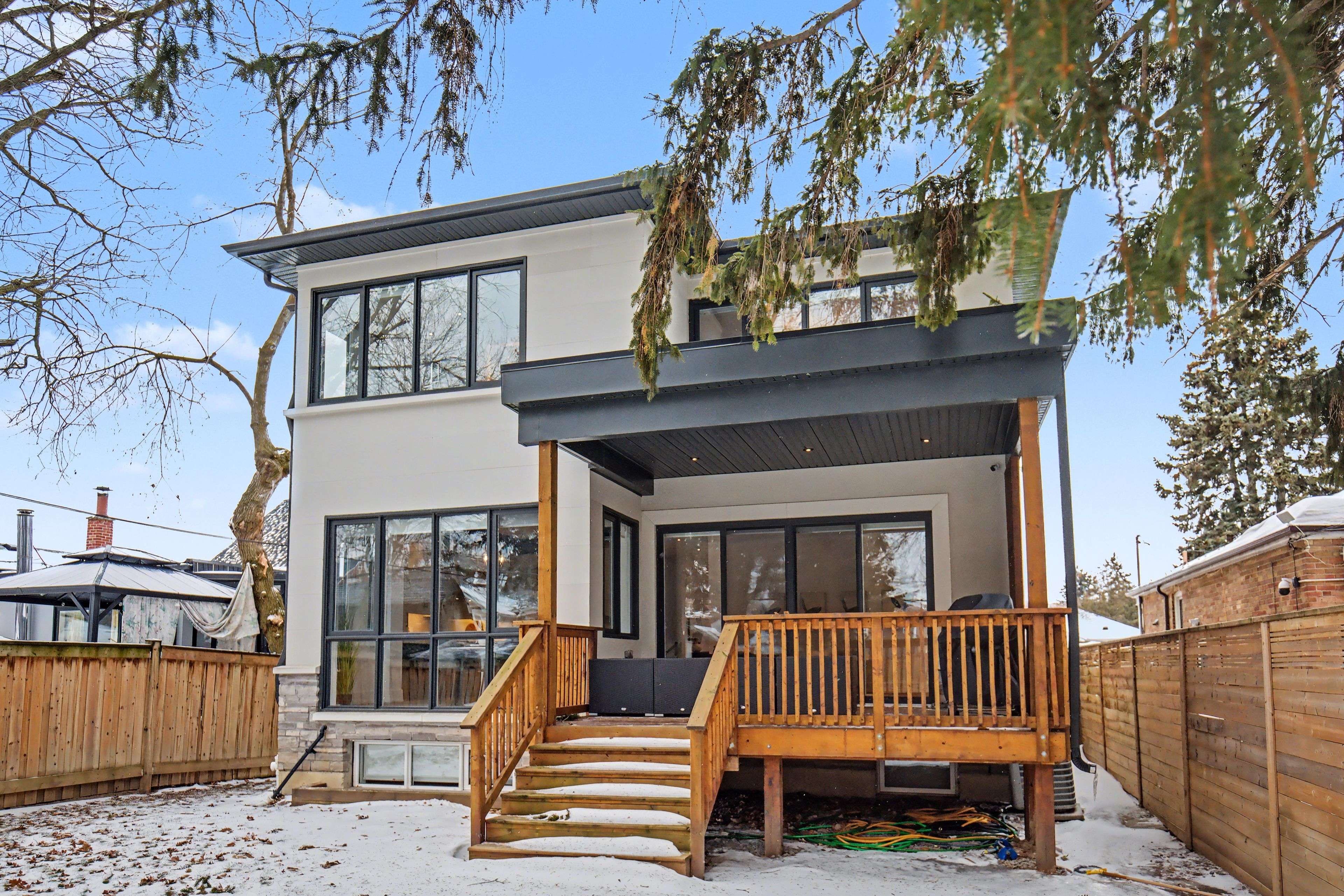 Toronto E04, ON M1R 3S4,8 Honey DR