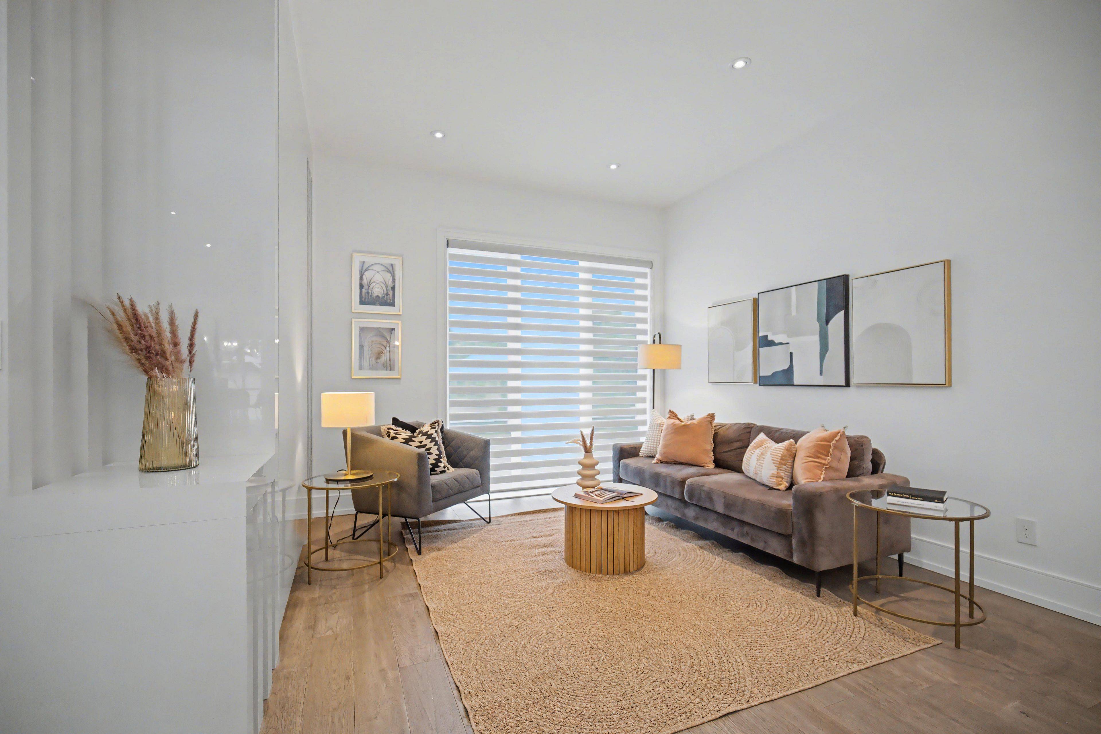 Toronto E04, ON M1R 3S4,8 Honey DR