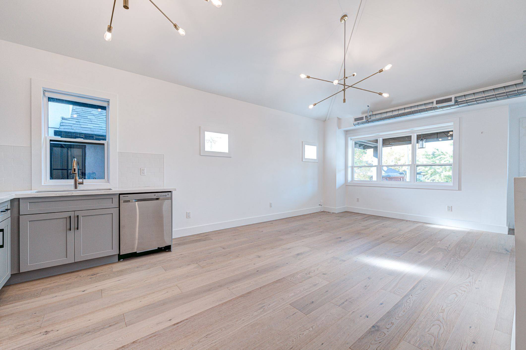 Toronto E02, ON M4E 2W3,87 Hammersmith AVE #Upper