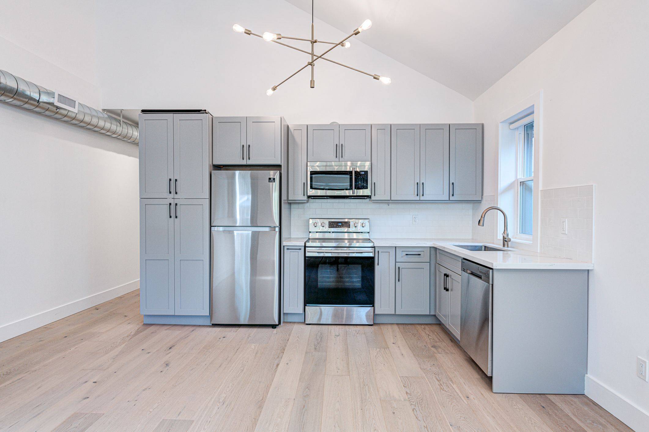 Toronto E02, ON M4E 2W3,87 Hammersmith AVE #Upper