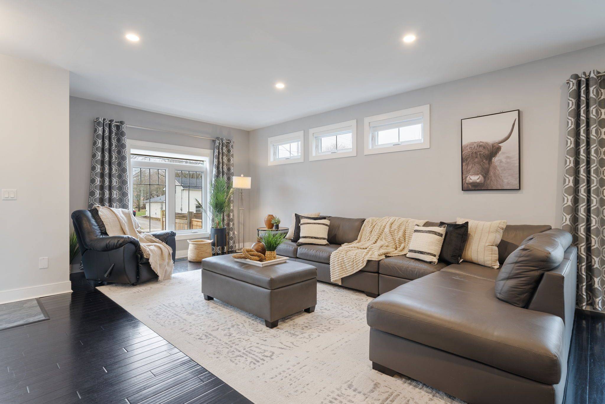 Whitby, ON L1M 1C1,1 Centre ST W