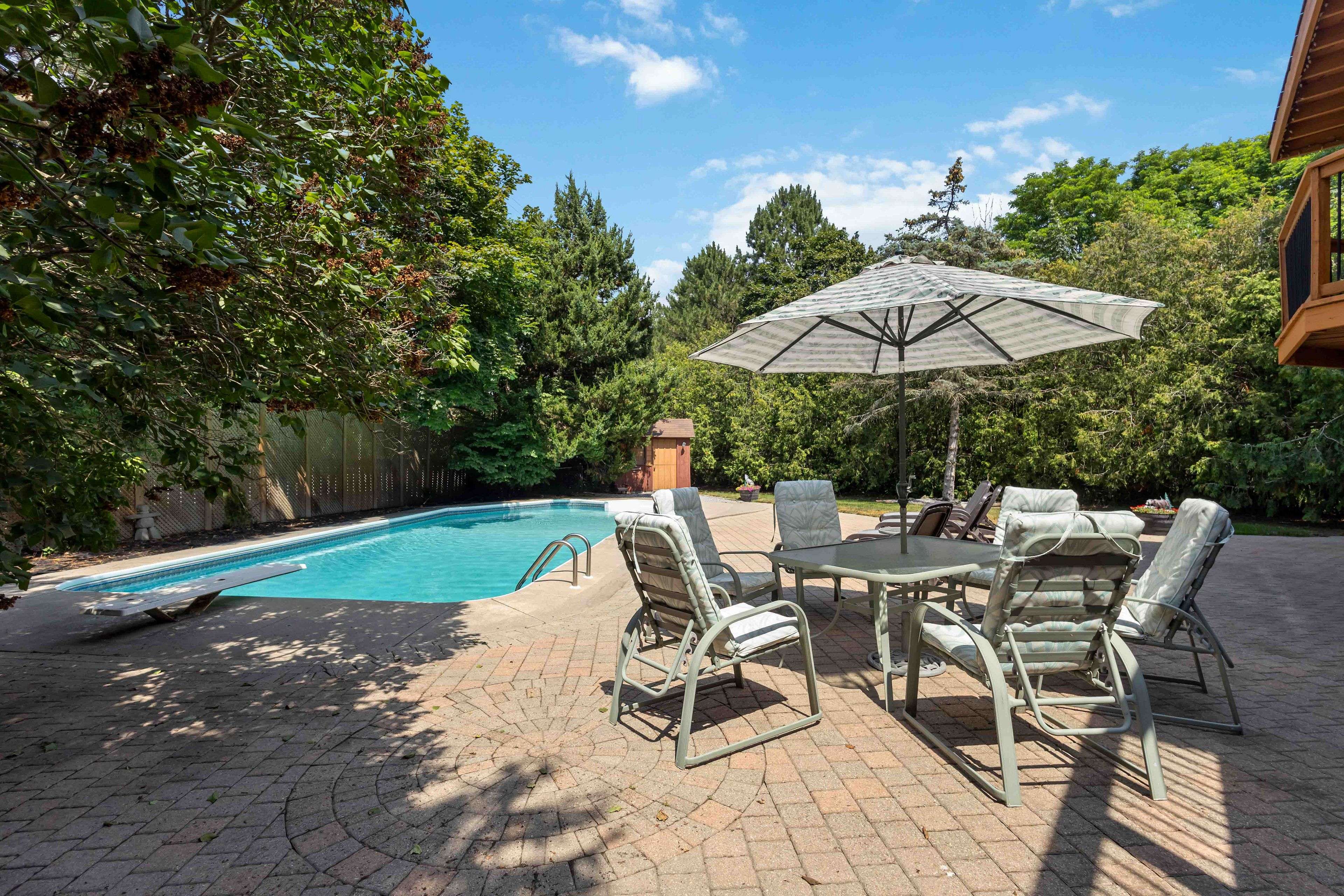 Whitby, ON L1N 7Y6,44 Henderson DR