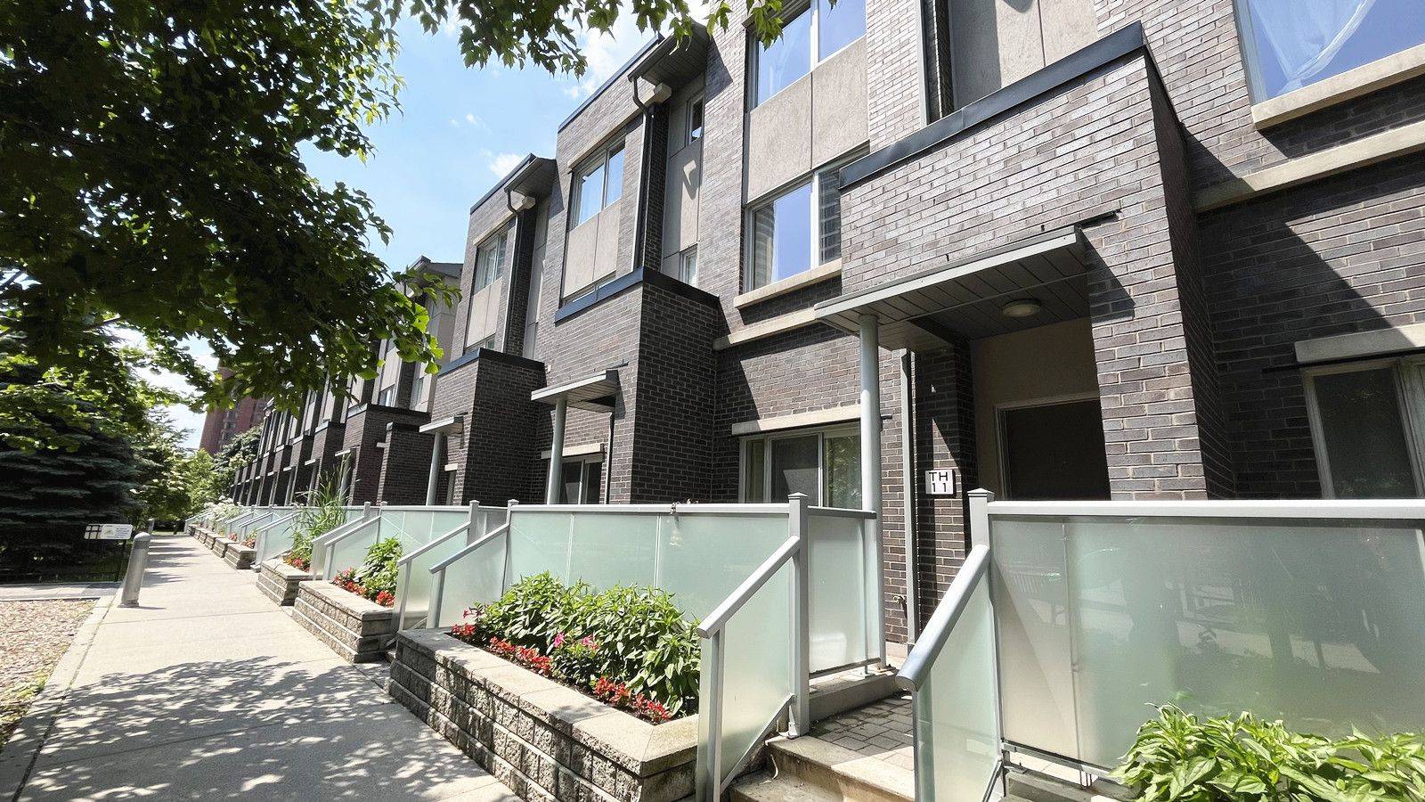 Toronto E07, ON M1S 0L1,310 Village Green SQ E #11