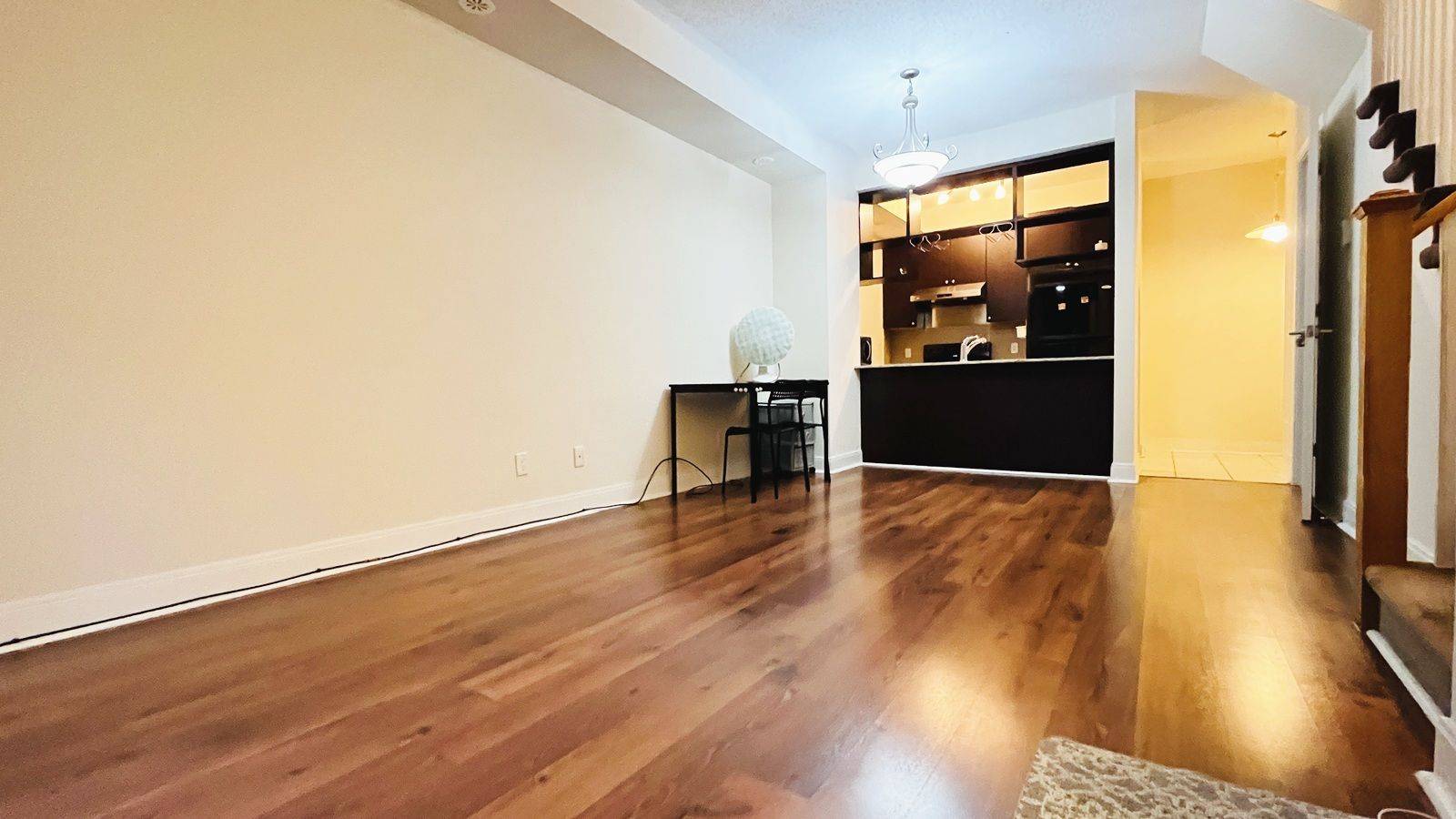 Toronto E07, ON M1S 0L1,310 Village Green SQ E #11