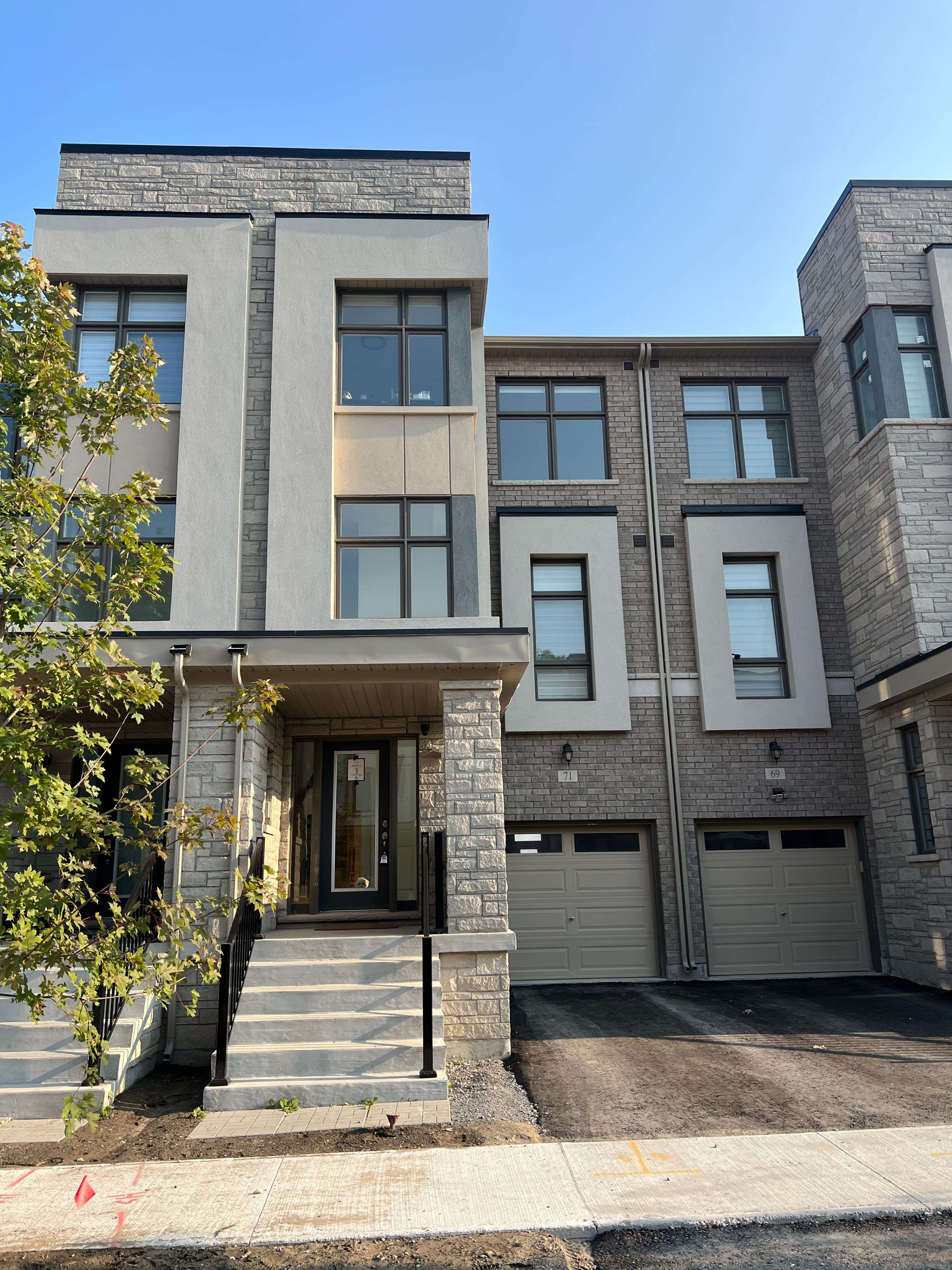 Richmond Hill, ON L4E 1A2,71 Puisaya DR