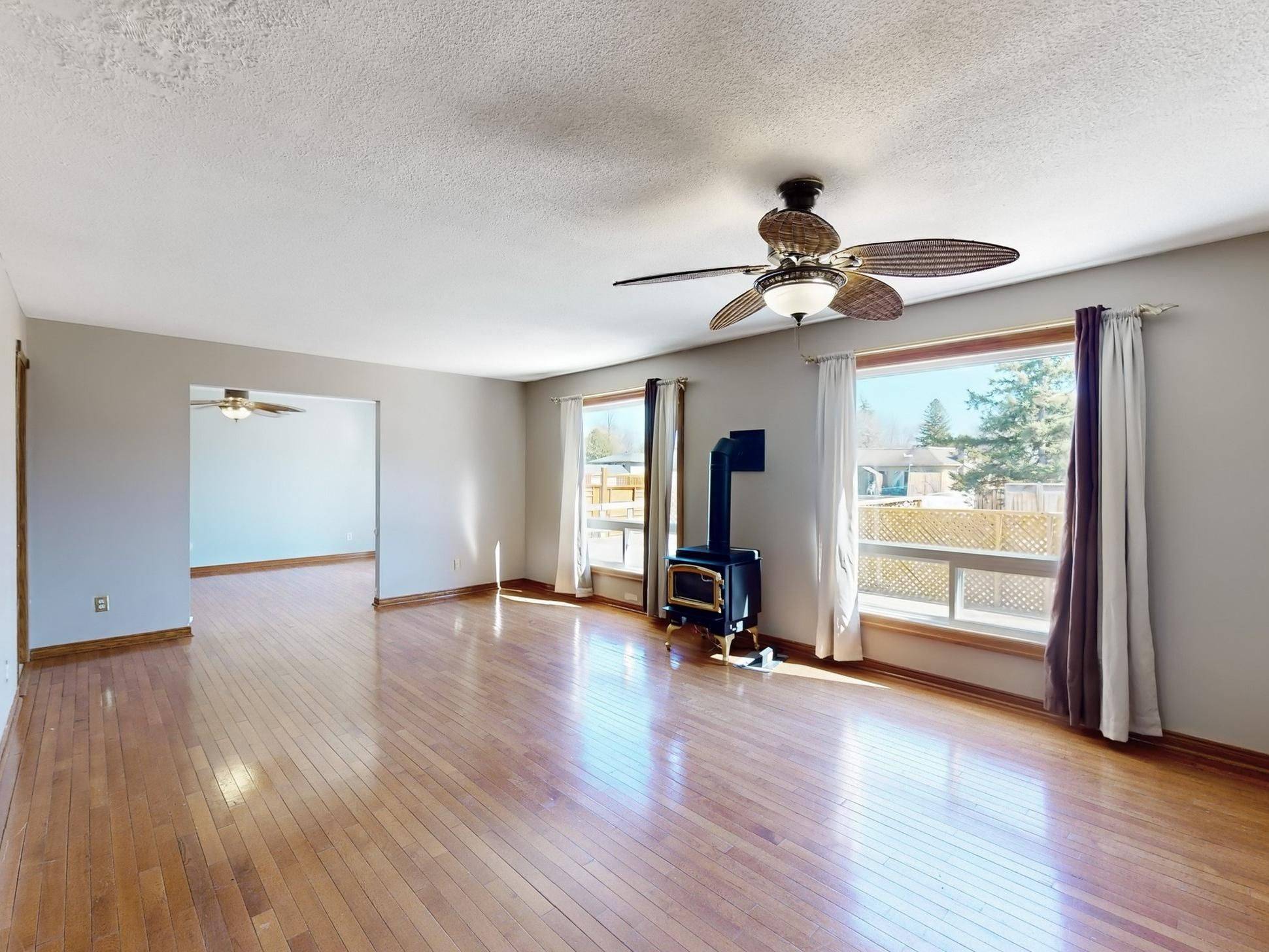 Georgina, ON L4P 1L1,25 Shirlea BLVD