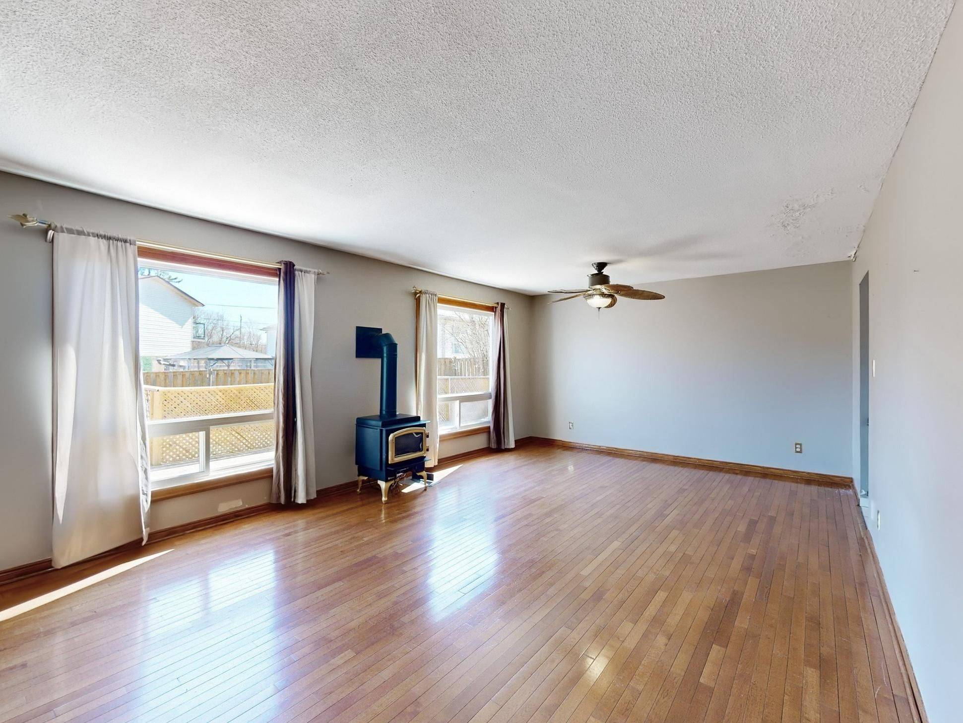 Georgina, ON L4P 1L1,25 Shirlea BLVD