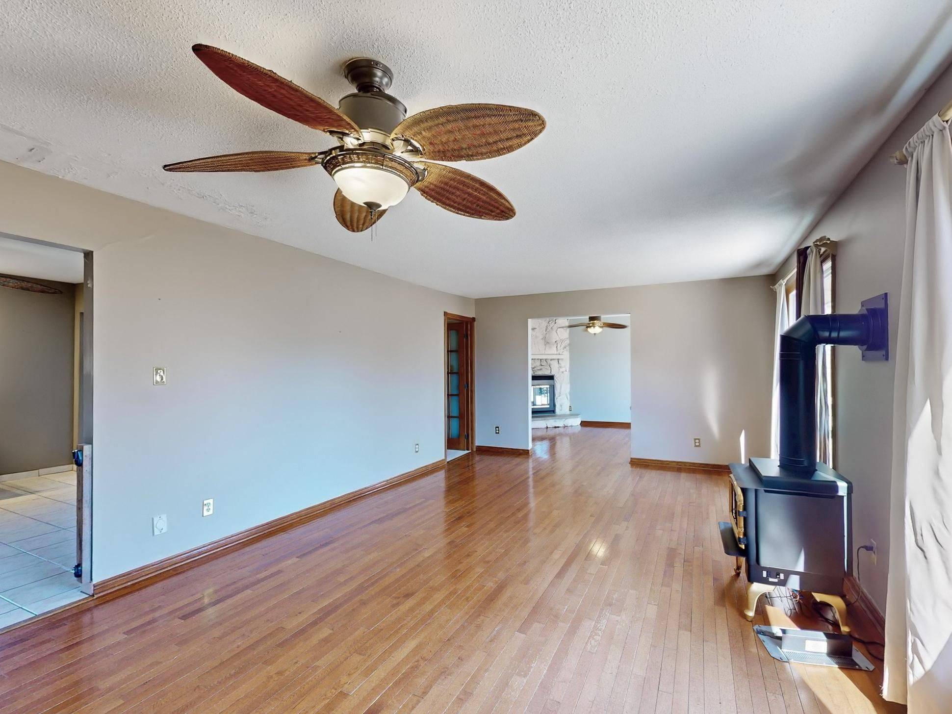 Georgina, ON L4P 1L1,25 Shirlea BLVD