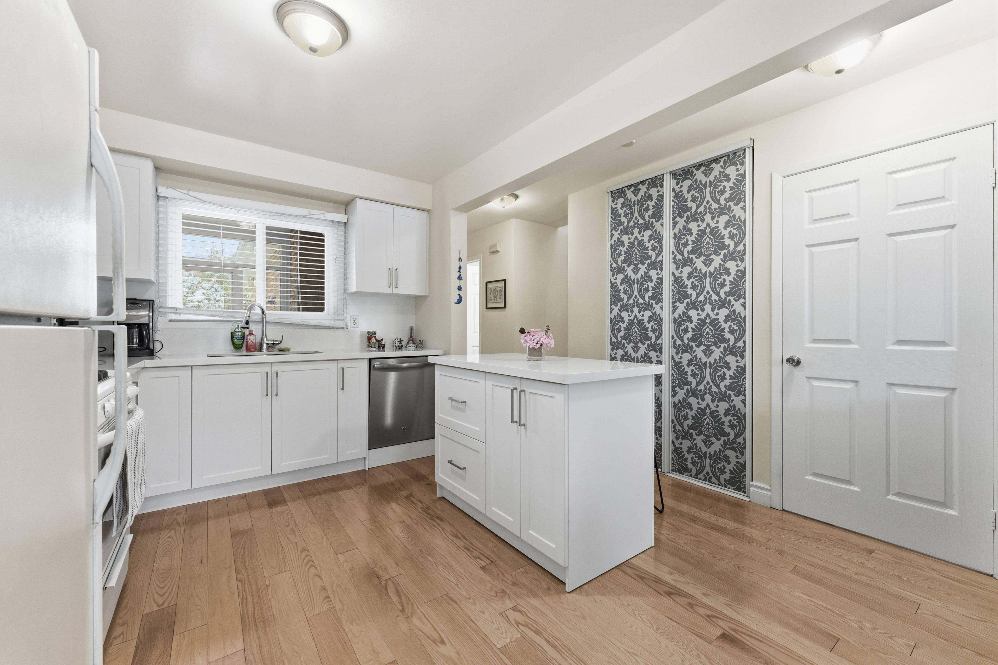 Richmond Hill, ON L4C 5V8,112 Kersey CRES #MAIN