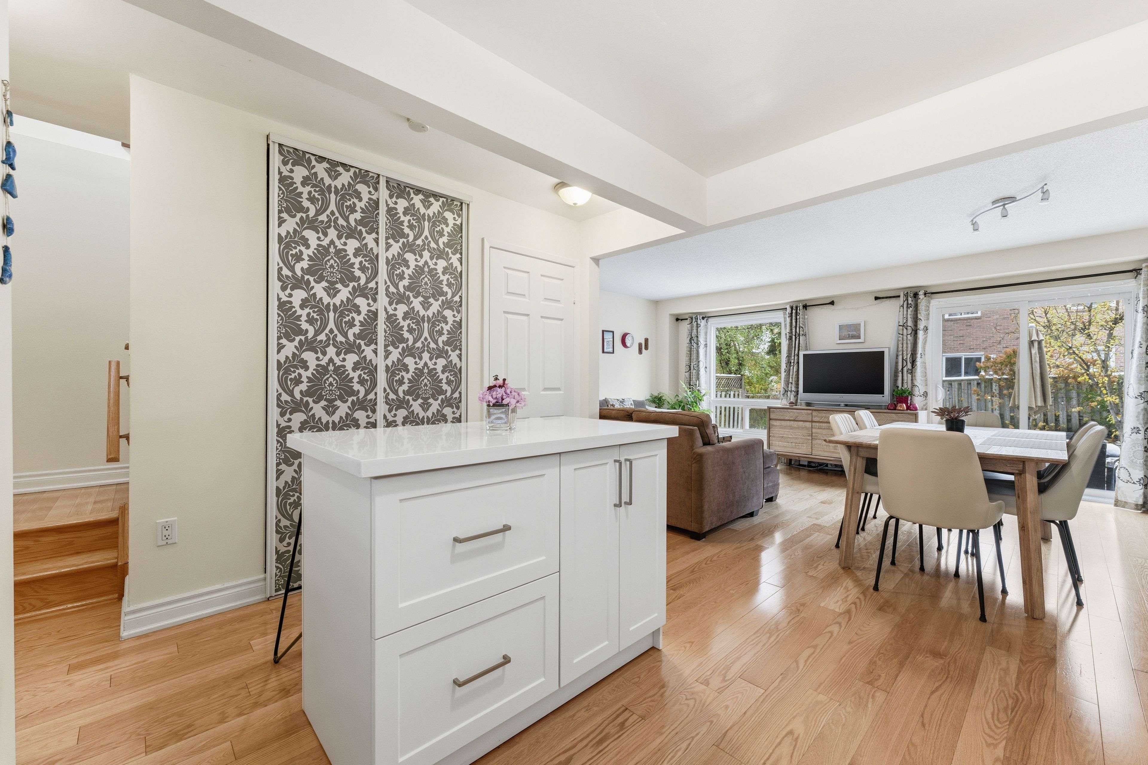 Richmond Hill, ON L4C 5V8,112 Kersey CRES #MAIN